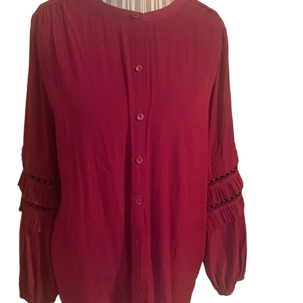 Chicos size 3 gorgeous blouse with brown wood button accents unique perfect